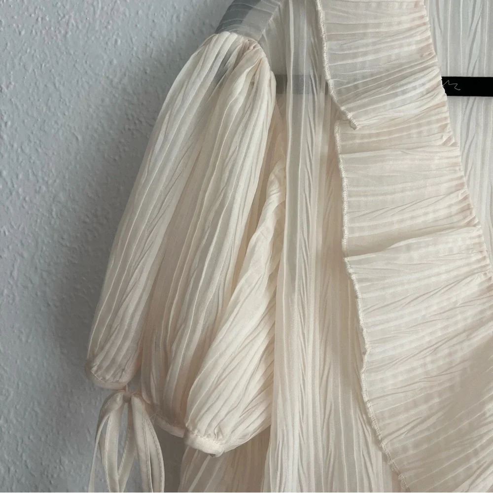 Like-new Zara Cream Ruffle Pleated Crinkle Puff Sleeve Blouse